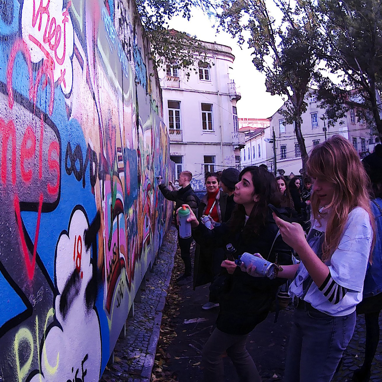 street art walking tour lisbon